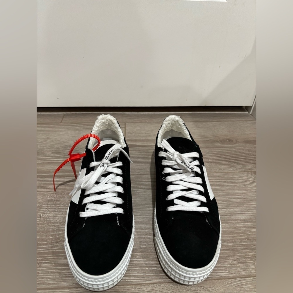 Off White Arrow Sneakers Black and White